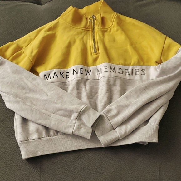 Sweatshirt - Picture 1 of 1